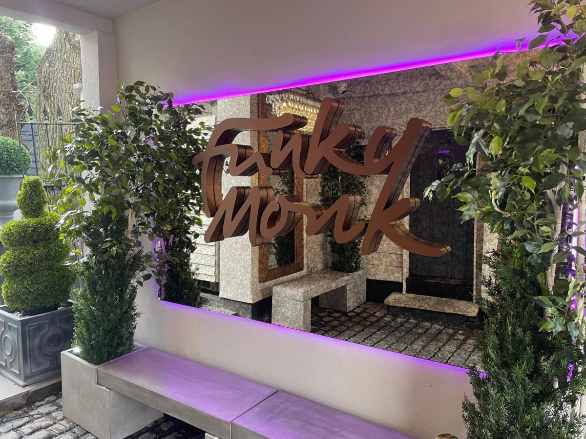 Funky Monk Hotel エッピング エクステリア 写真