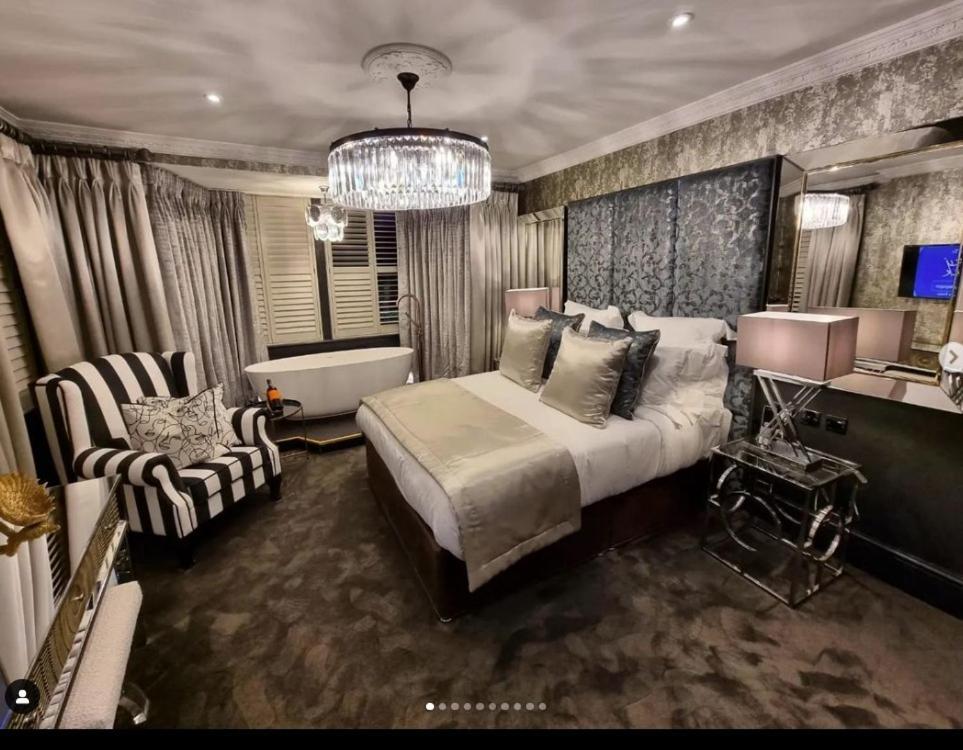 Funky Monk Hotel エッピング エクステリア 写真