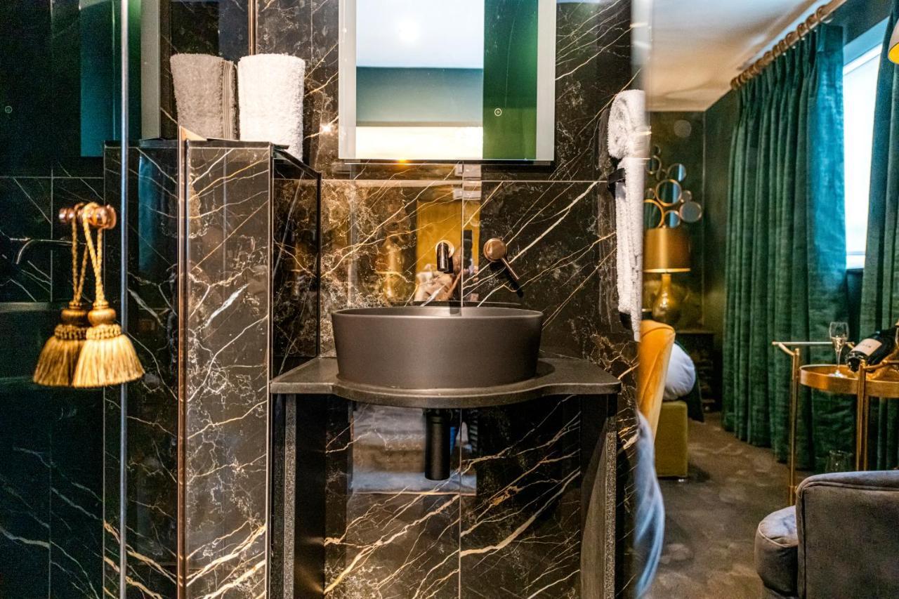 Funky Monk Hotel エッピング エクステリア 写真